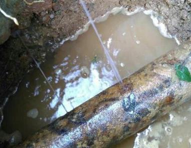 保靖楼顶渗水维修公司分享下地暖漏水的原因及检测方法。